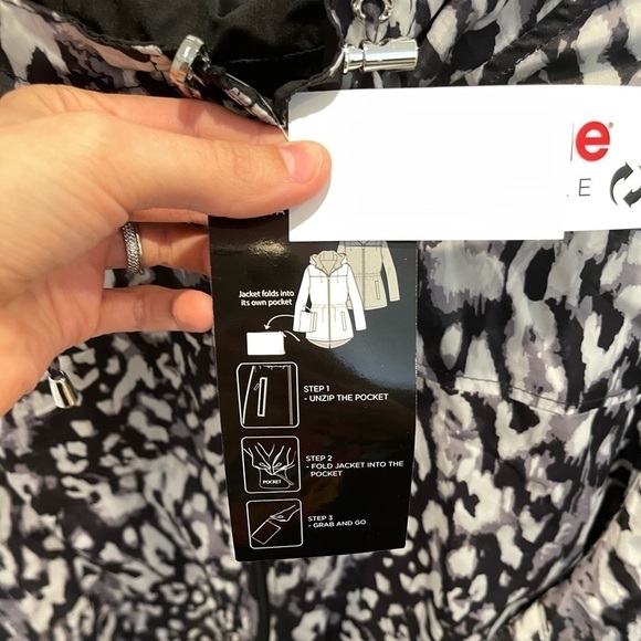 Avenue Plus Size Parka in a Pocket - 22/24 - Picture 6 of 7